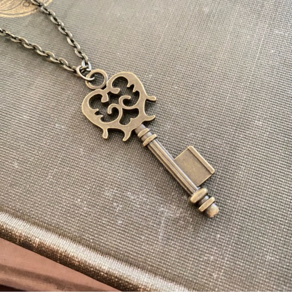 Skeleton Key Pendant Necklace Bronze Vintage Style Handmade - Picture 3 of 5